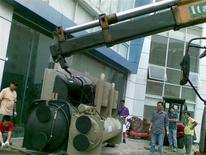 巨野县随车吊和汽车吊的核心区别是什么？哪种更省钱？