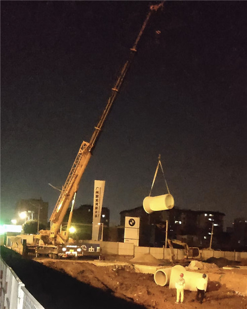 巨野县“弯臂矫正”—— 吊车的 “形变补偿” 技术